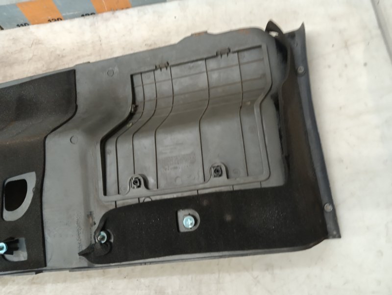 Обшивка багажника