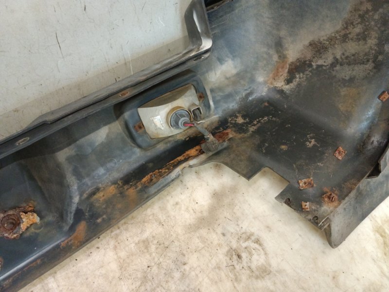 Бампер задний