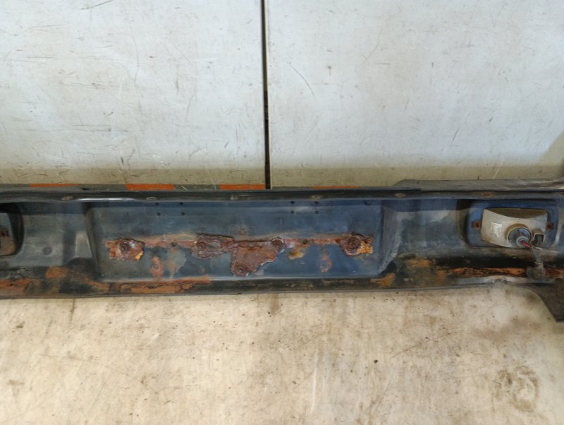 Бампер задний