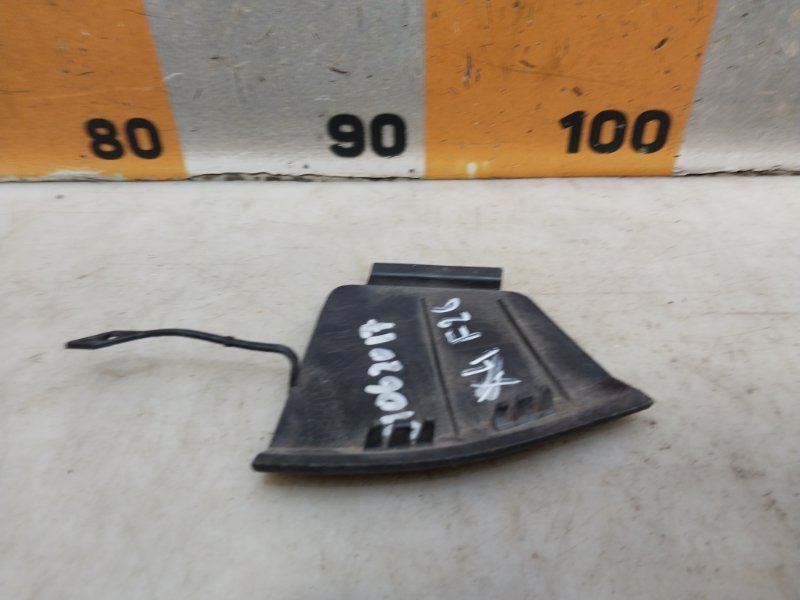 Заглушка буксировочного крюка