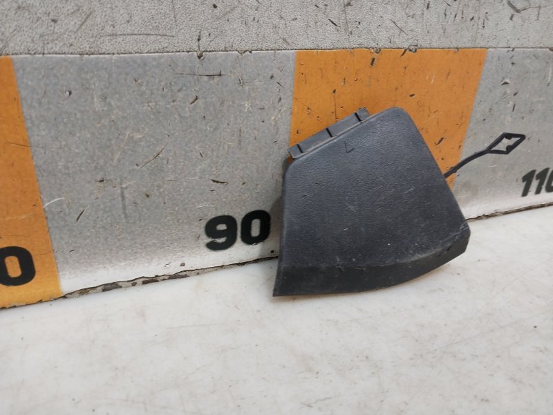 Заглушка буксировочного крюка