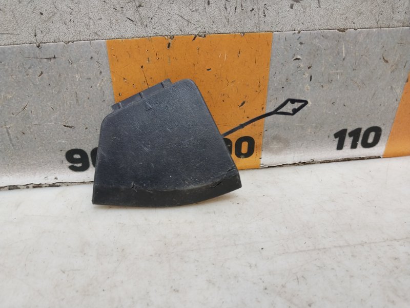 Заглушка буксировочного крюка