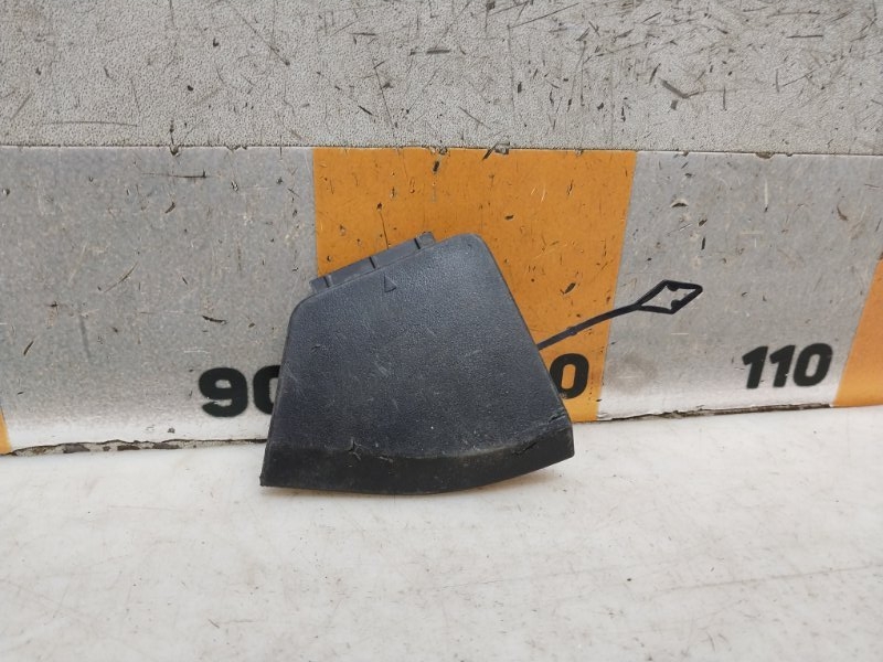 Заглушка буксировочного крюка