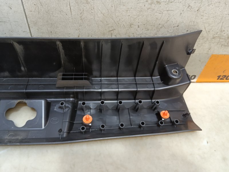 Обшивка багажника