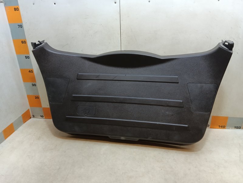 Обшивка двери багажника