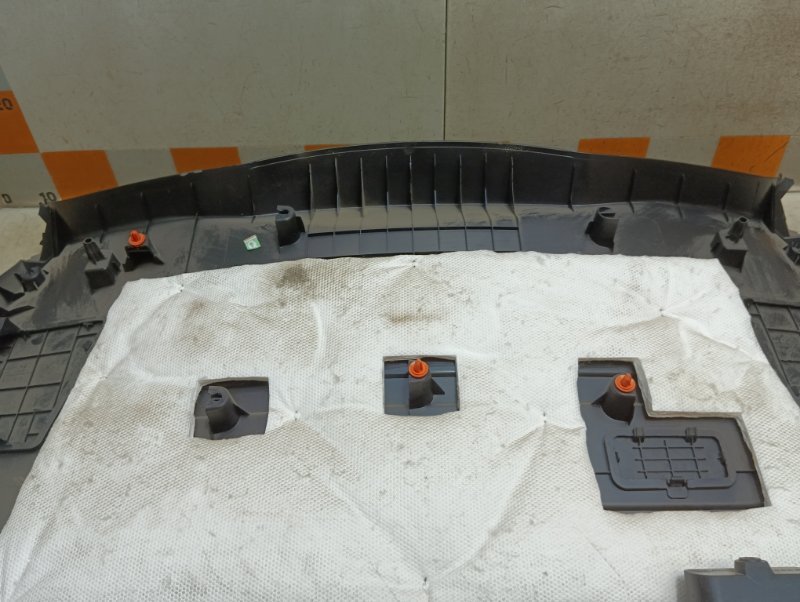 Обшивка двери багажника