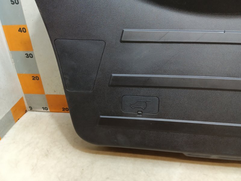 Обшивка двери багажника