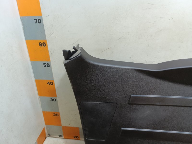 Обшивка двери багажника