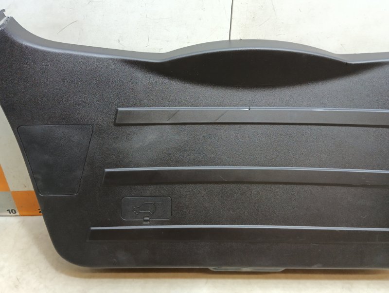 Обшивка двери багажника