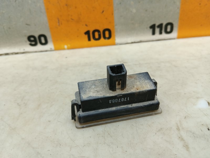 Фонарь подсветки номера