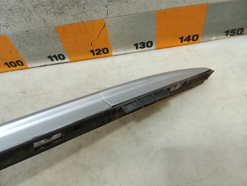 Рейлинг (релинг) левый (планка на крышу)