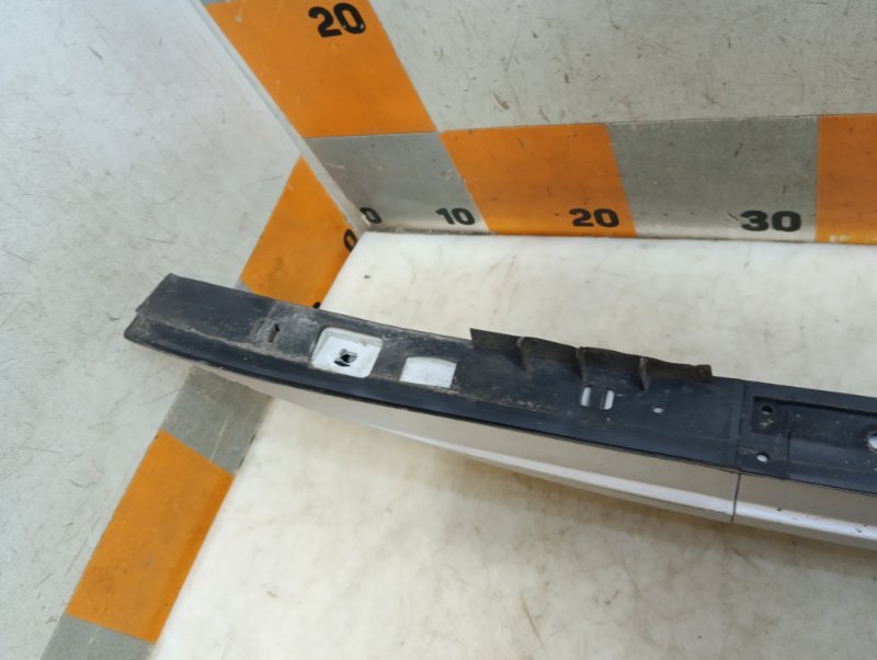 Рейлинг (релинг) левый (планка на крышу)