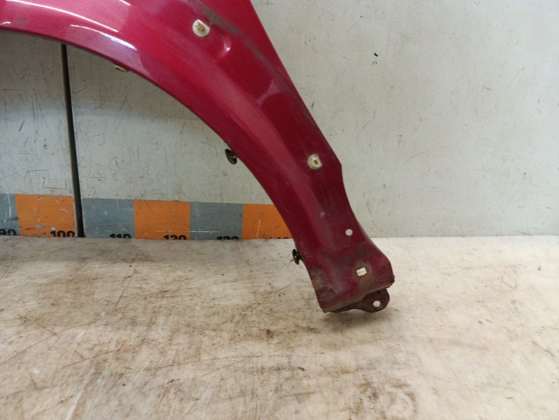 Крыло переднее левое