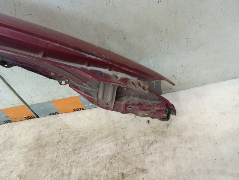 Крыло переднее левое