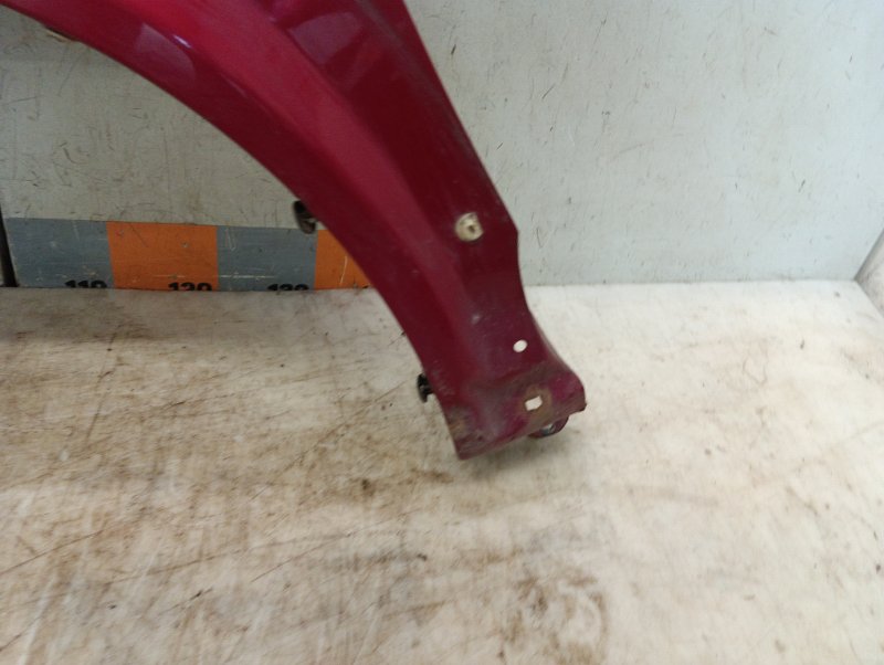 Крыло переднее левое