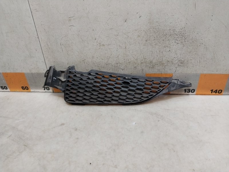 Решетка радиатора левая