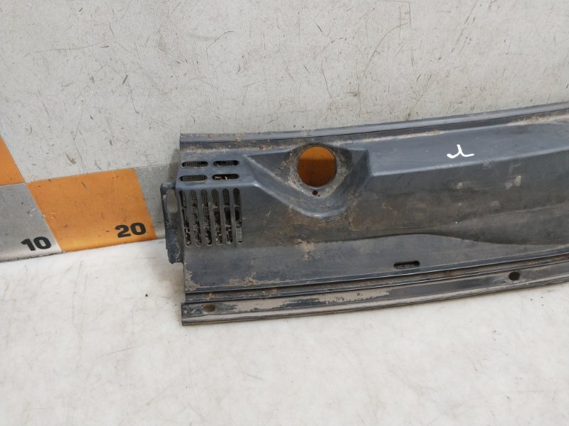 Планка под лобовое стекло