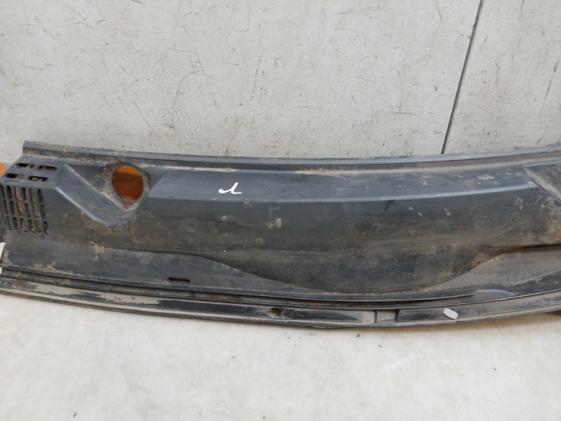 Планка под лобовое стекло