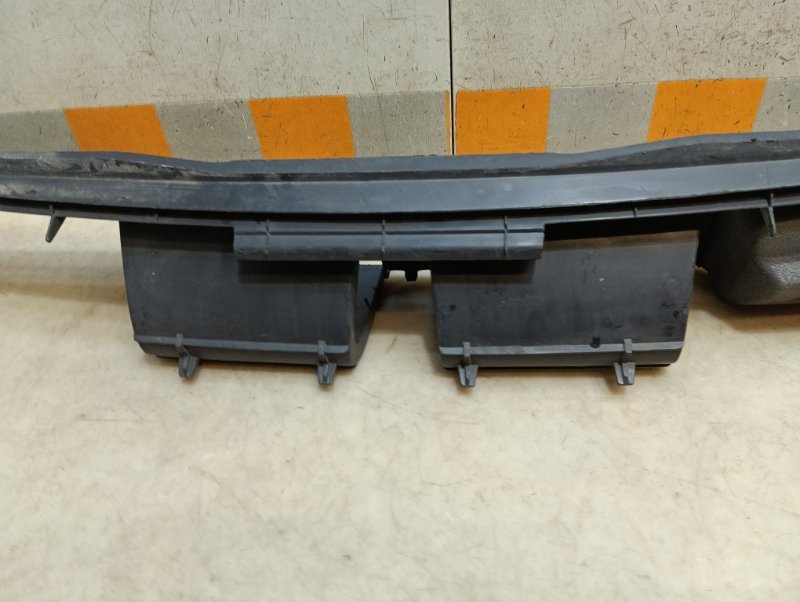 Кронштейн заднего бампера