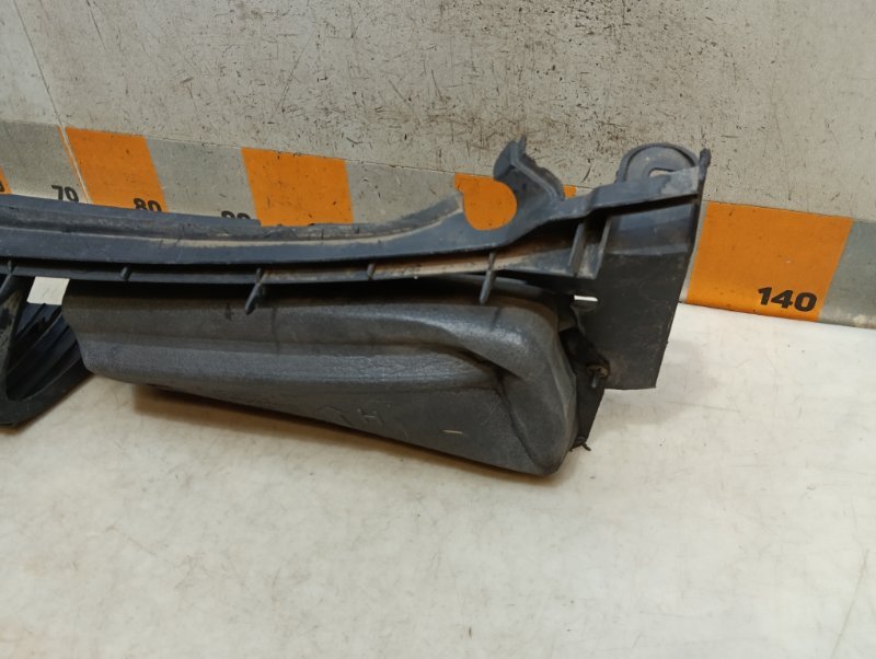 Кронштейн заднего бампера