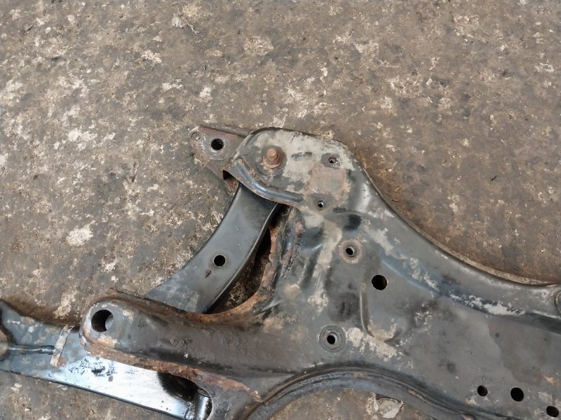 Балка подмоторная