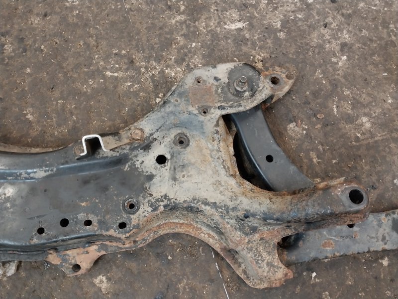 Балка подмоторная