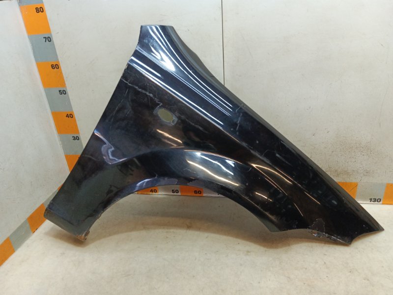 Крыло переднее правое
