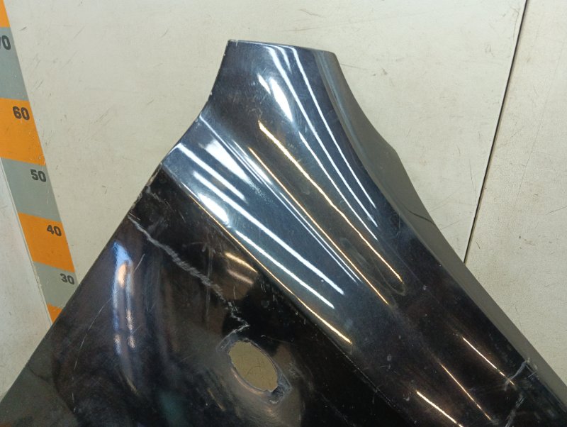 Крыло переднее правое