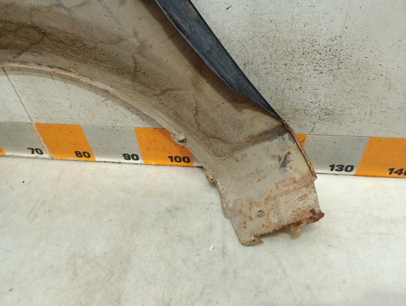 Крыло переднее правое