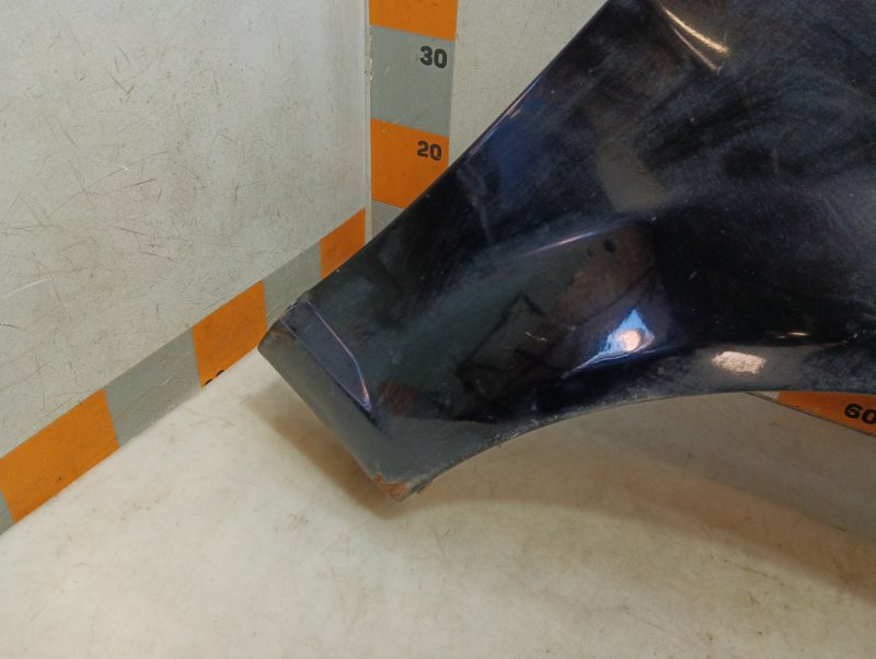 Крыло переднее правое