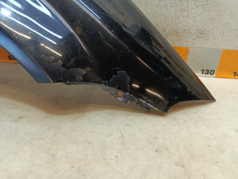 Крыло переднее правое