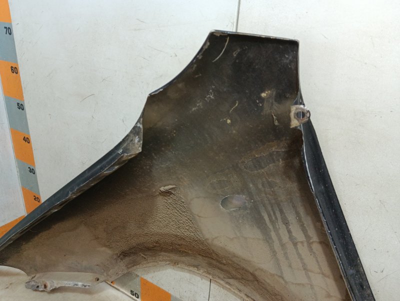 Крыло переднее правое