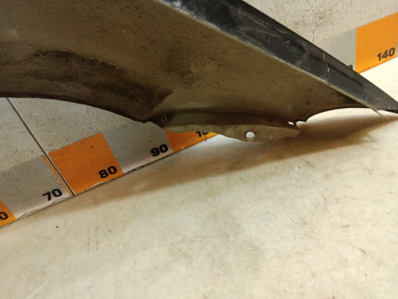 Крыло переднее левое