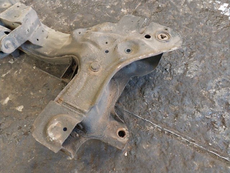 Балка подмоторная