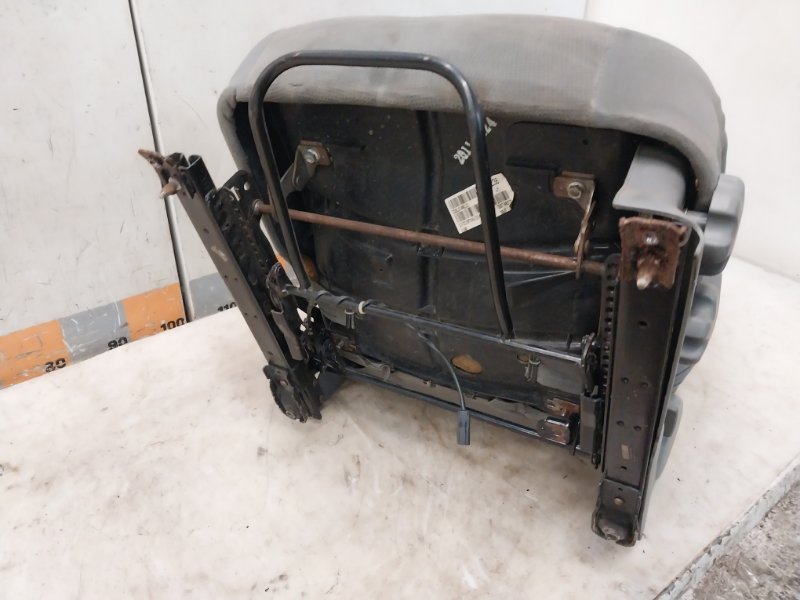 Сиденье переднее левое