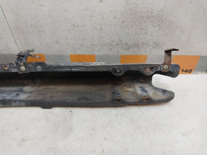 Усилитель переднего бампера