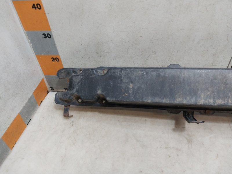 Усилитель переднего бампера