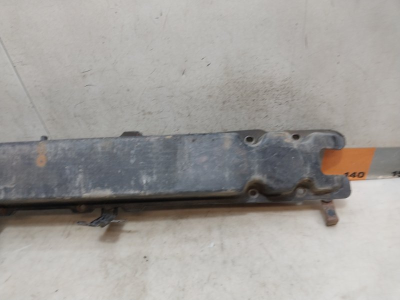 Усилитель переднего бампера