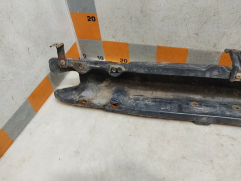 Усилитель переднего бампера