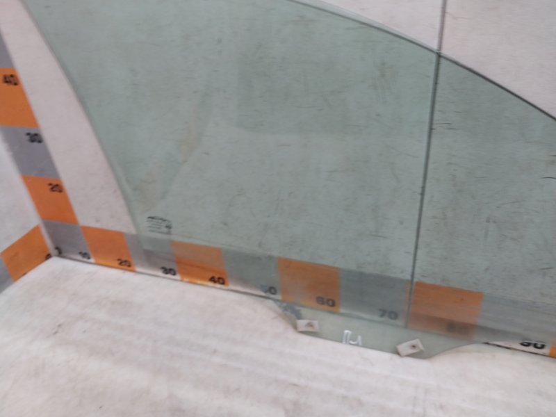 Стекло двери передней левой