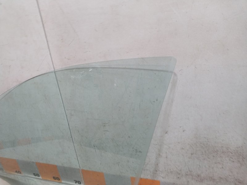 Стекло двери передней левой