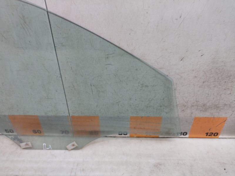 Стекло двери передней левой