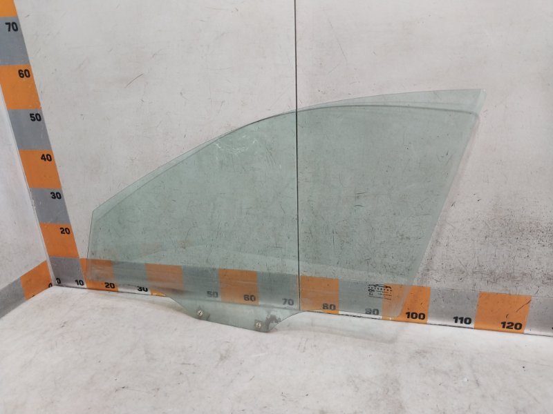 Стекло двери передней левой