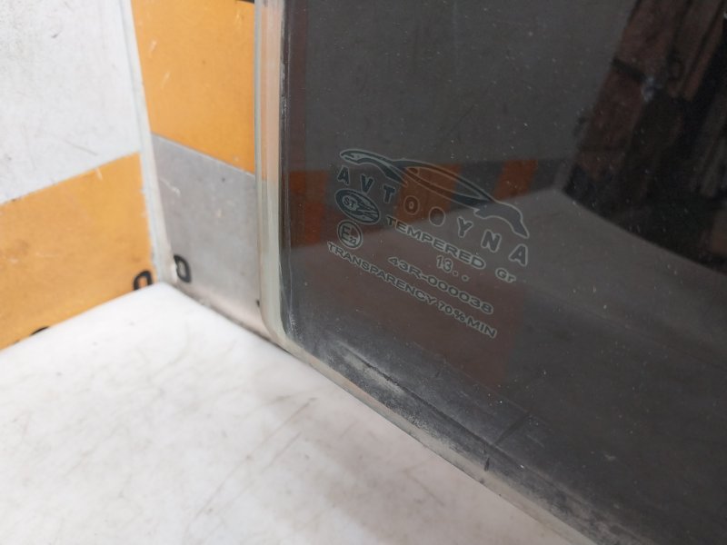 Стекло двери задней правой