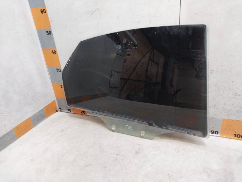 Стекло двери задней правой