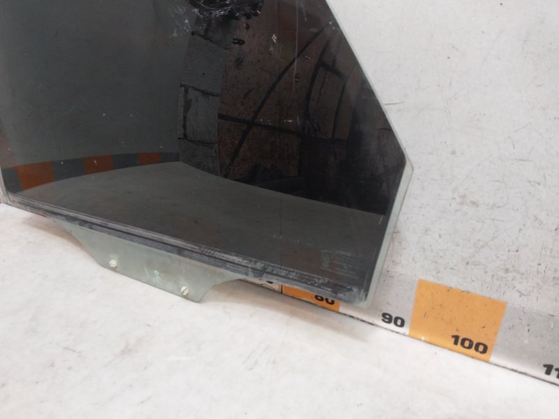 Стекло двери задней левой