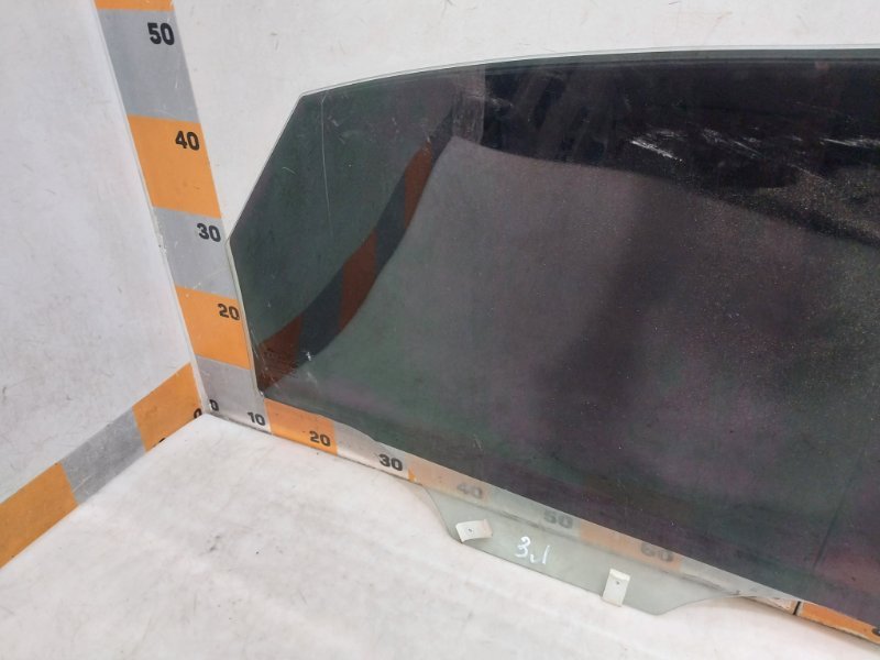 Стекло двери задней левой