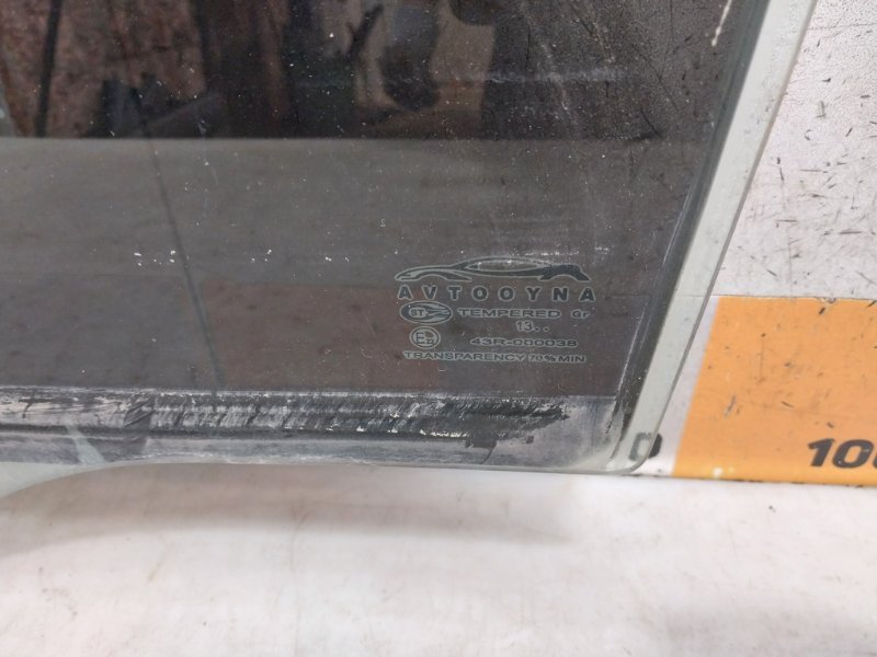 Стекло двери задней левой