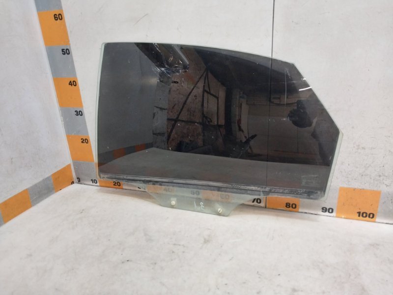 Стекло двери задней левой