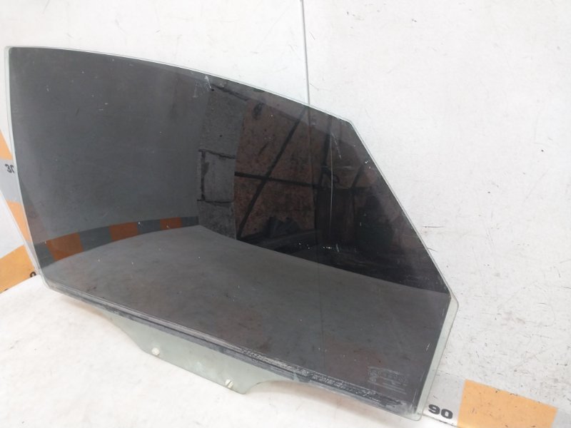 Стекло двери задней левой